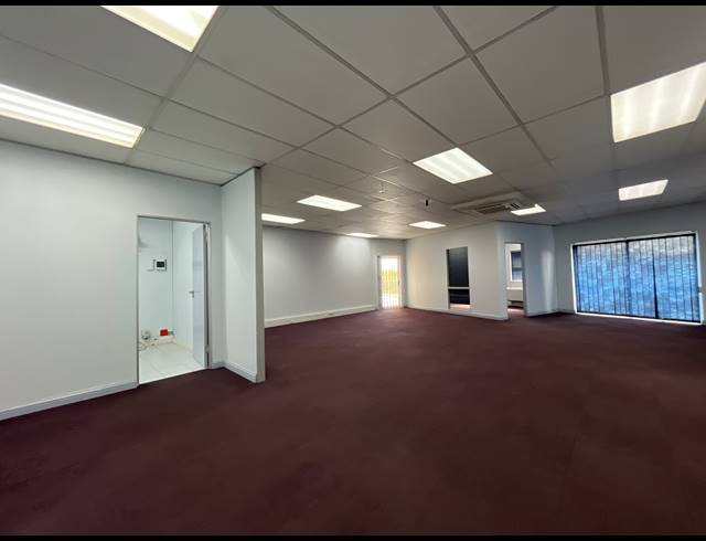 3,302M² OFFICE TO LET IN SPARTAN
